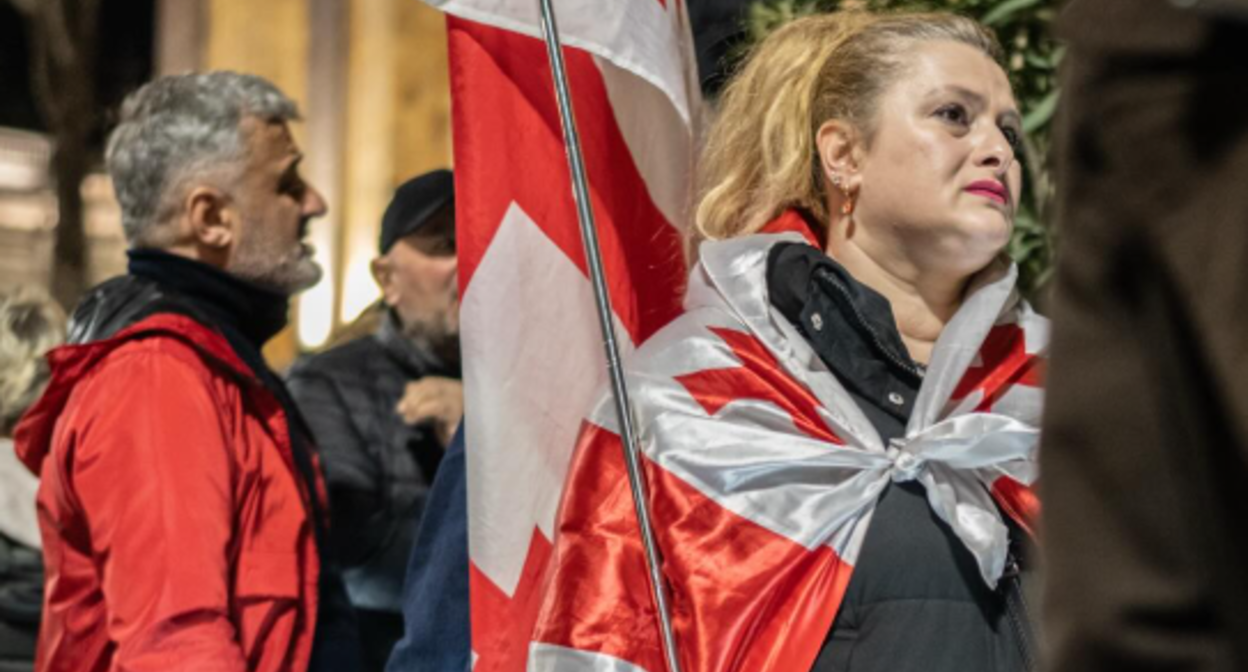 Activists outside the parliament building. Screenshot from Publika photo from March 21, 2026, https://www.facebook.com/photo?fbid=1711578323575044&set=pb.100041686795244.-2207520000 (Meta, the company that owns the social network, is banned in Russia).