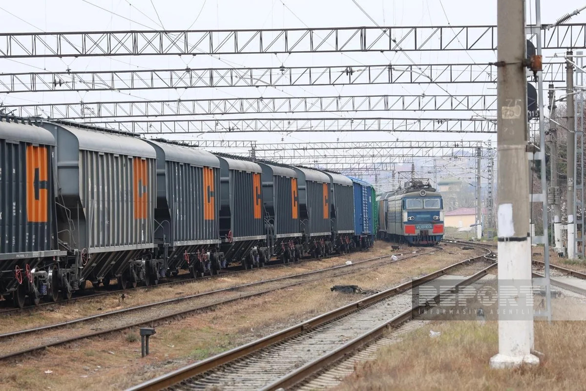 A train carrying wheat. Photo: Report https://report.az/ru/vneshnyaya-politika/v-armeniyu-tranzitom-cherez-azerbajdzhan-otpravyat-rossijskuyu-pshenicu