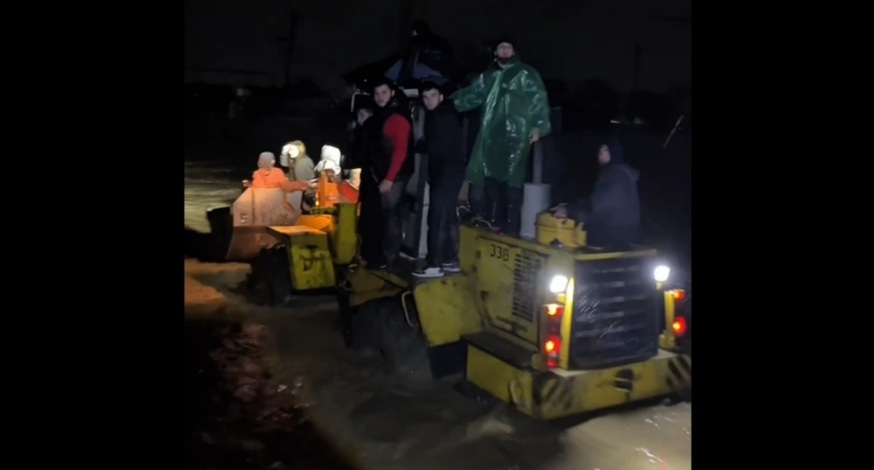 Residents of a village in Gudermes being evacuated. Still from a video by the head of the Gudermes District Administration: https://t.me/khamzatmagamadov/3489