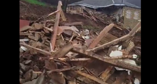 A destroyed house in the village of Kirki. Still from a video from Zapir Gasanov's Telegram channel, April 5, 2026, https://t.me/ZapirGasanov/18275.