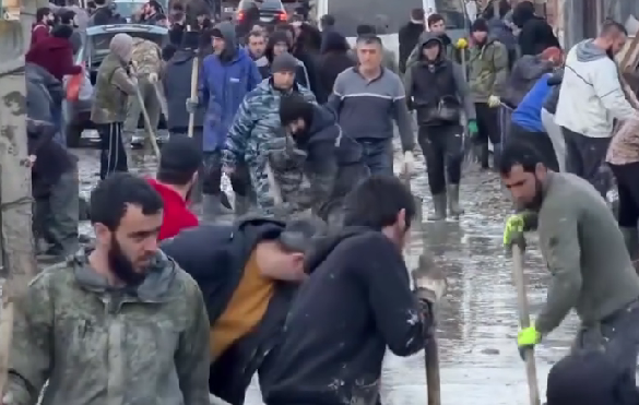 Volunteers in Mamedkale. Top frame from the Dagizvestiya video: https://www.instagram.com/p/DWzlRcPjFK4/ (Meta, the company that owns the social network, is banned in Russia). Volunteers in Mamedkale. Top frame from the Dagizvestiya video: https://www.instagram.com/p/DWzlRcPjFK4/ (Meta, the company that owns the social network, is banned in Russia).