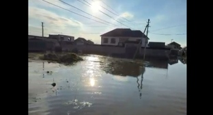 Flooding aftermath in the village of Karaman-2. A still from a video message from the "Patient Monitor and Housing and Utilities" Telegram channel: https://t.me/monitor_pacienta_i_zkh/4254