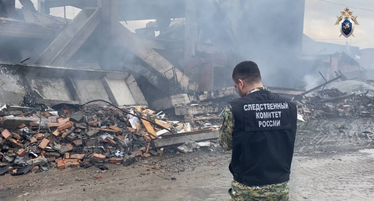 An Investigative Committee officer at the scene of the explosion. Photo: Investigative Committee of Russia for North Ossetia https://t.me/su_skr15/3811 An Investigative Committee officer at the scene of the explosion. Photo: Investigative Committee of Russia for North Ossetia https://t.me/su_skr15/3811