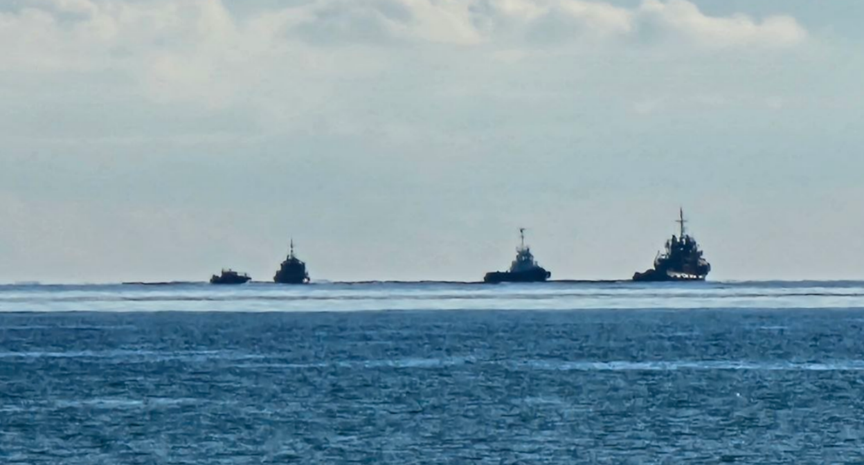 Ships clean up pollution near Anapa. Screenshot of a photo by Yuri Ozarovsky from April 11, 2026, https://t.me/MoreOz/120734 Ships clean up pollution near Anapa. Screenshot of a photo by Yuri Ozarovsky from April 11, 2026, https://t.me/MoreOz/120734