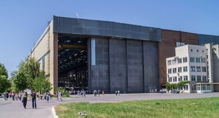 Buildings of the Taganrog Aviation Scientific and Technical Complex named after G. M. Beriev. Photo: Alexandr Meshkov. https://www.flickr.com/photos/ad15/24256861025/sizes/o/, CC BY 2.0, https://commons.wikimedia.org/w/index.php?curid=58186801