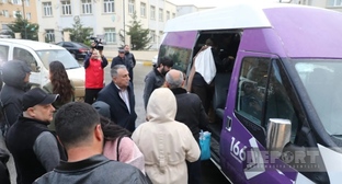 Displaced persons. April 21, 2026. Photo: Report https://report.az/ru/vnutrennyaya-politika/v-ramkah-velikogo-vozvrasheniya-eshe-92-semi-otpravilis-v-agdam