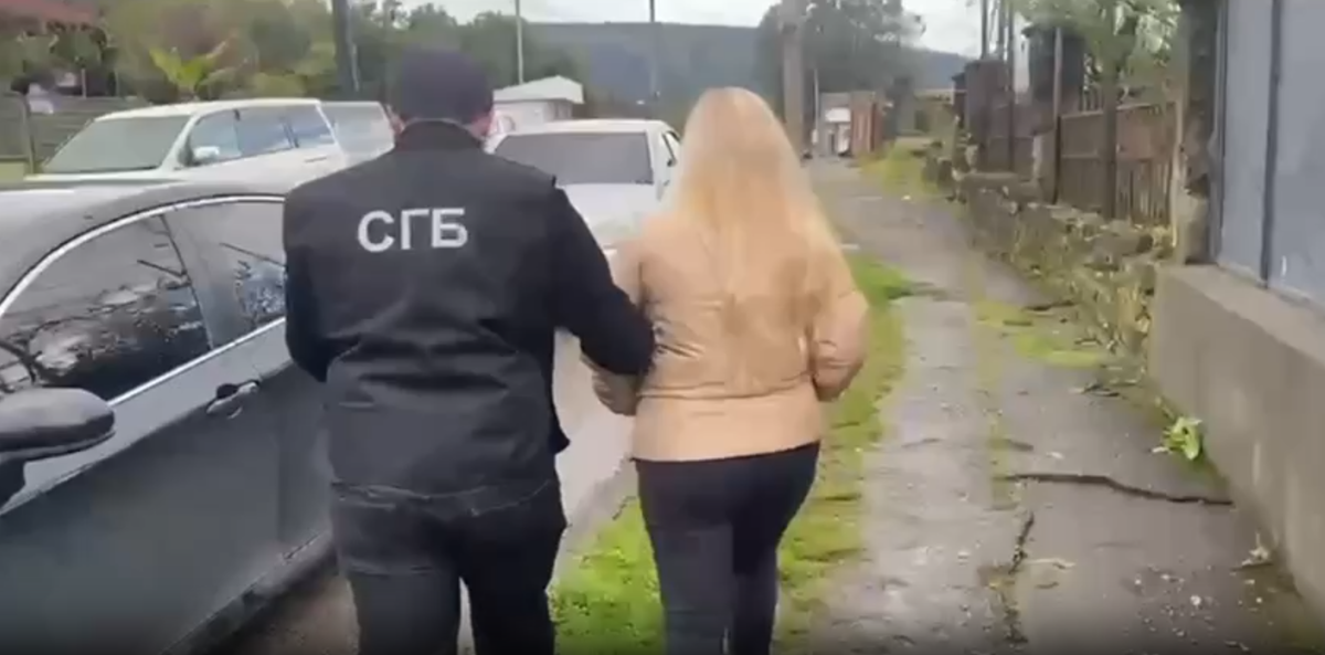 Still of Abkhazian State Security Service officers handing over Russian citizens. Photo: Abkhazian State Security Service / https://www.sgb.apsny.land/news/item/133-sotrudnikami-sgb-ra-zaderzhany-grazhdane-rf-i-peredany-fsb-rossii