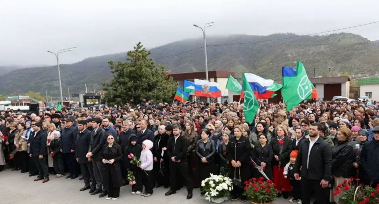 Protesters in Karachayevsk. Screenshot from Rashid Temrezov's Telegram channel.