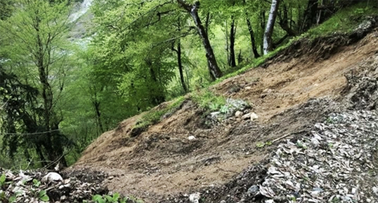 Mudflow in the Kodori Gorge. Photo: https://uks-ra.ru/novosti/item/77-v-kodorskom-ushchele-soshel-sel-dvizhenie-ogranicheno