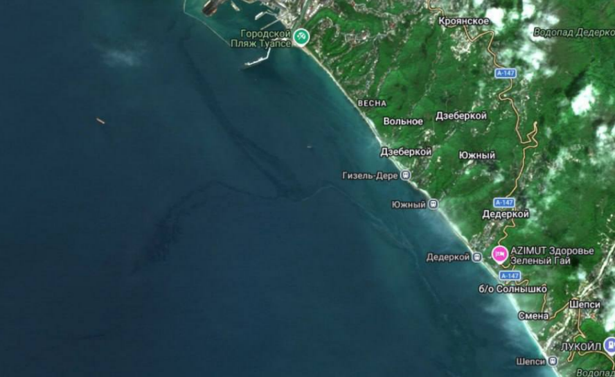 The waters near Tuapse. Sentinel-2A image from May 6, 2025, source: "Transparent World," https://t.me/twrussia/6047.