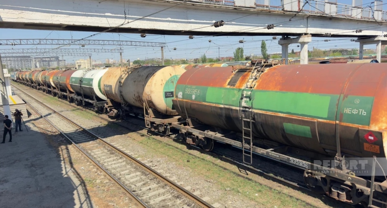 Fuel tanks at the Bilajari station before being shipped to Armenia. May 10, 2026. Photo: Report https://report.az/ru/infrastruktura/azerbajdzhan-otpravit-v-armeniyu-ocherednvuyu-partiyu-nefteproduktov