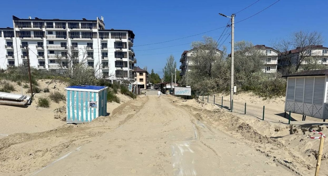 Access to the beach in Anapa. Photo from the Telegram channel of the mayor, Svetlana Maslova: https://t.me/sbmaslova/5929