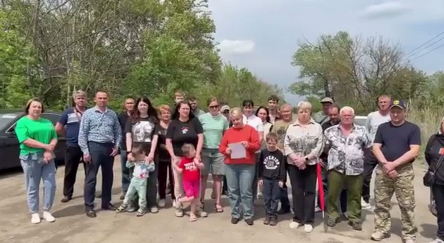 A still from a video message from Novocherkassk residents to President Putin regarding the emergency road and bridge. Photo: Bloknot-Rostov / Telegram channel