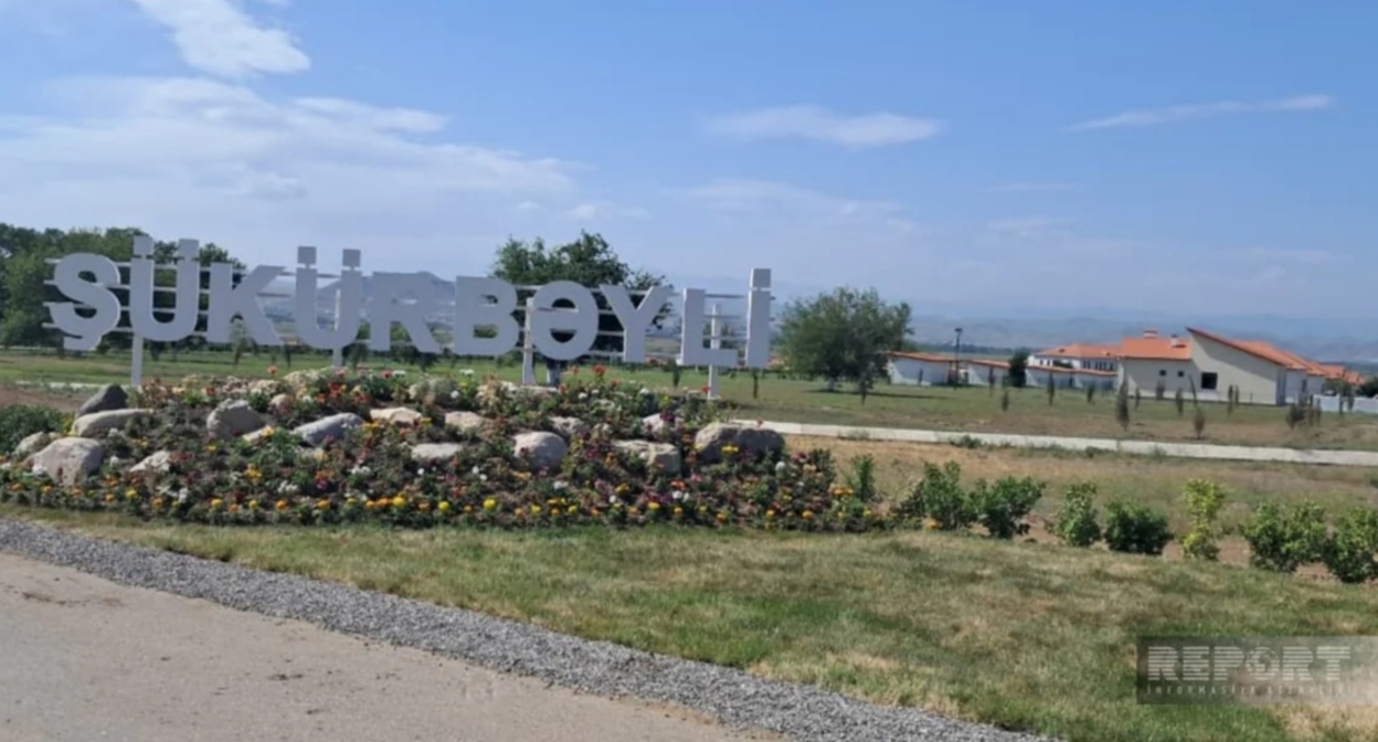 Entrance to the village of Shukyurbeyli (Shukyurbeyli). Photo: Report https://report.az/ru/vnutrennyaya-politika/ocherednaya-gruppa-pereselencev-otpravilas-v-selo-shukyurbejli-dzhebrailskogo-rajona