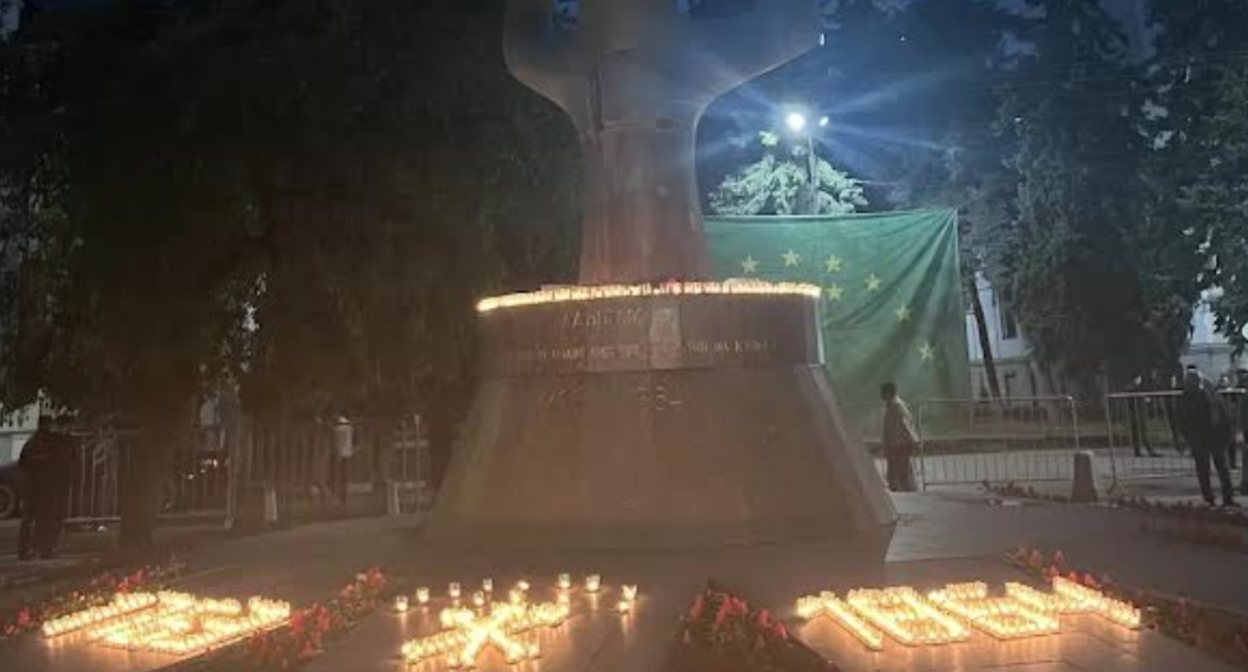 Activists lit 101 candles. Photo by a "Caucasian Knot" correspondent, May 20, 2026. Activists lit 101 candles. Photo by a "Caucasian Knot" correspondent, May 20, 2026.