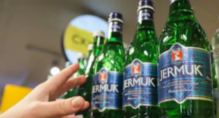 Jermuk Mineral Water. Photo screenshot: https://armlife.am/rrd-um-argelvel-e-37-mln-shish-jermuk-hanqayin-jri-vacharrqy/