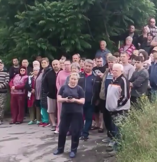 A still from a video message from residents of Krasyukovskaya, Rostov Oblast, to Alexander Bastrykin. Photo: Privet-Rostov / Telegram channel A still from a video message from residents of Krasyukovskaya, Rostov Oblast, to Alexander Bastrykin. Photo: Privet-Rostov / Telegram channel
