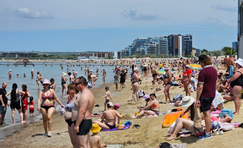 The situation at Anapa's Central Beach. Screenshot from a photo by Yuri Ozarovsky from June 7, 2026, https://t.me/MoreOz/126224. The situation at Anapa's Central Beach. Screenshot from a photo by Yuri Ozarovsky from June 7, 2026, https://t.me/MoreOz/126224.