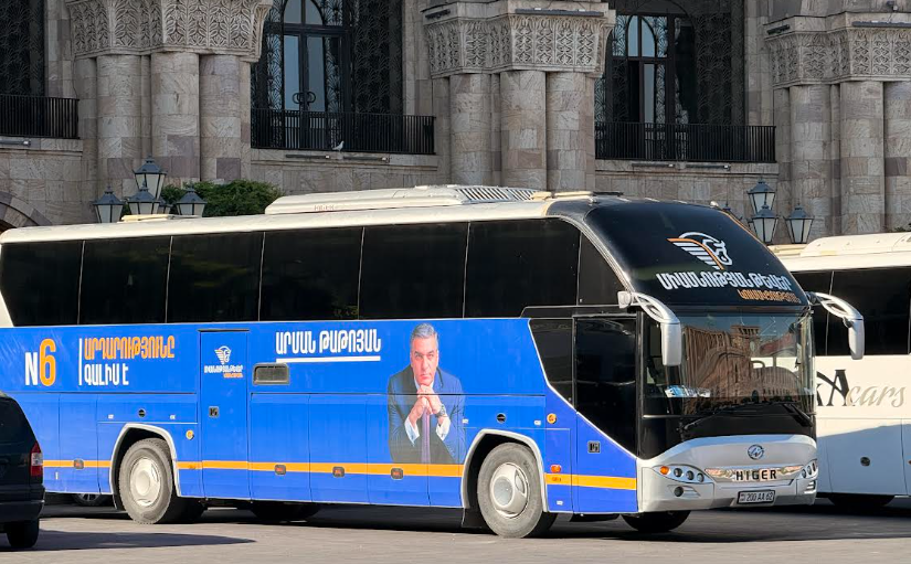 A bus carrying election campaign materials in Yerevan. Photo by "Caucasian Knot."