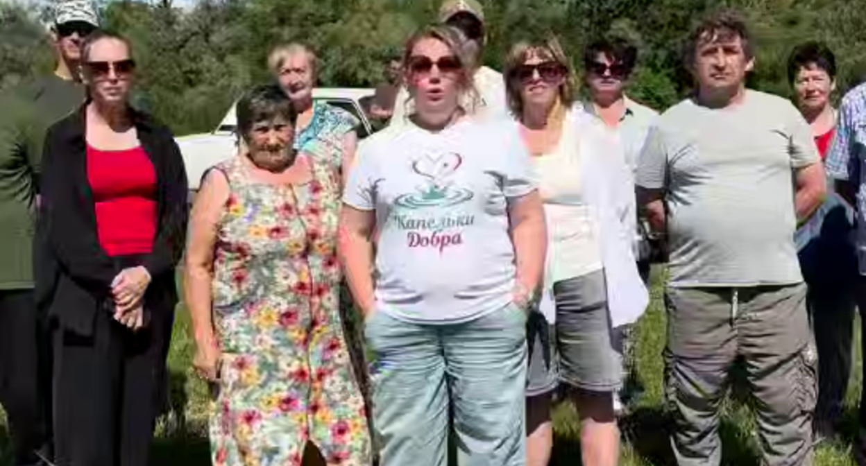Still from a video message from residents of the Chekon village in Anapa complaining about the cemetery being laid out. Photo: Yuri Ozarovsky, Anapa, Vityazevo, Dzhemete / Telegram channel
