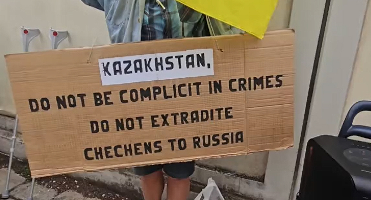 A protester in Vienna holds a banner calling on the Kazakh authorities. Screenshot from https://www.instagram.com/p/DZkW4qPJGVo/ (Meta (owner of Facebook, Instagram, and WhatsApp) is banned in Russia).