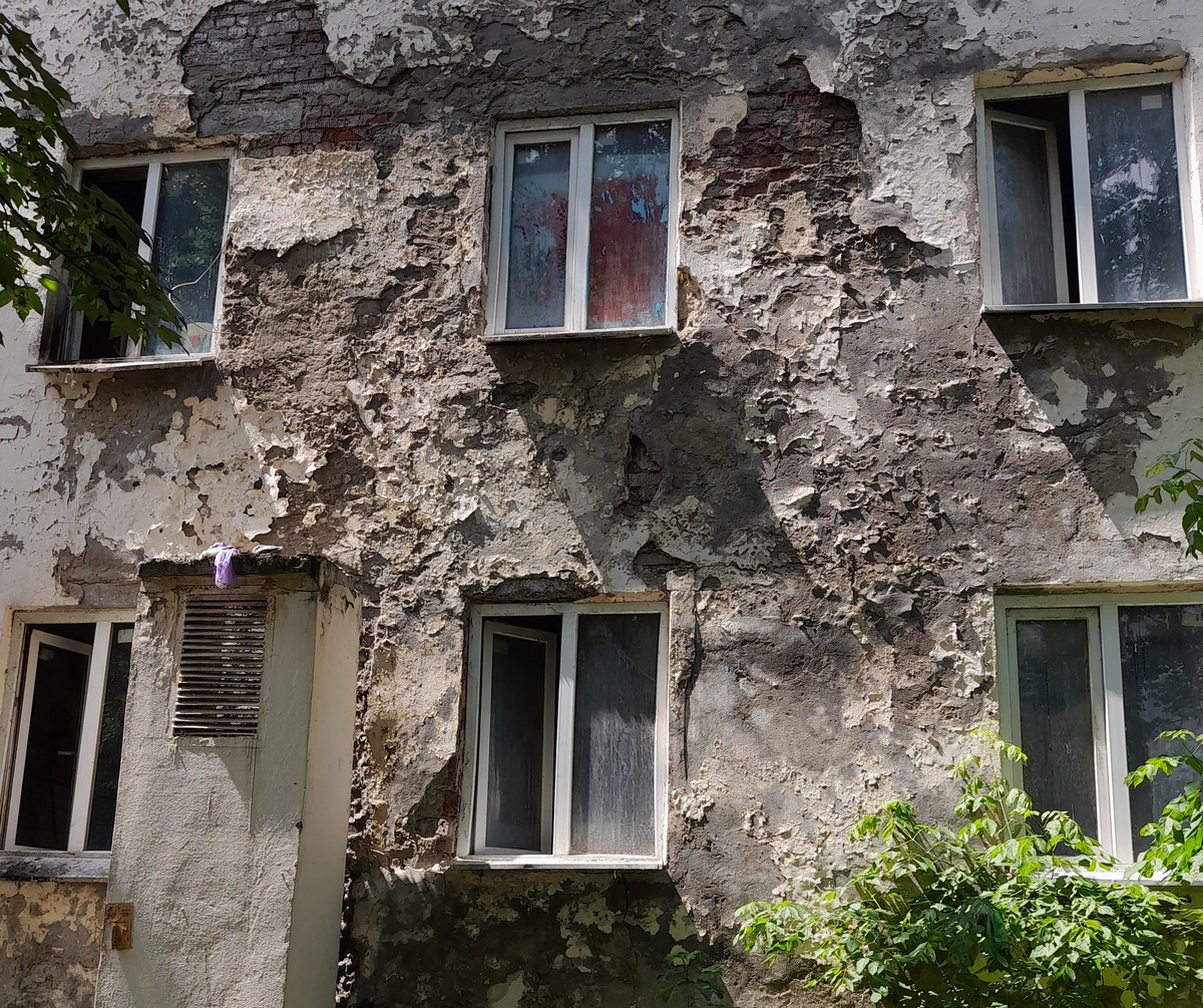 The facade of a dormitory on Ingushskaya Street in Nalchik. Photo by a "Caucasian Knot" correspondent.