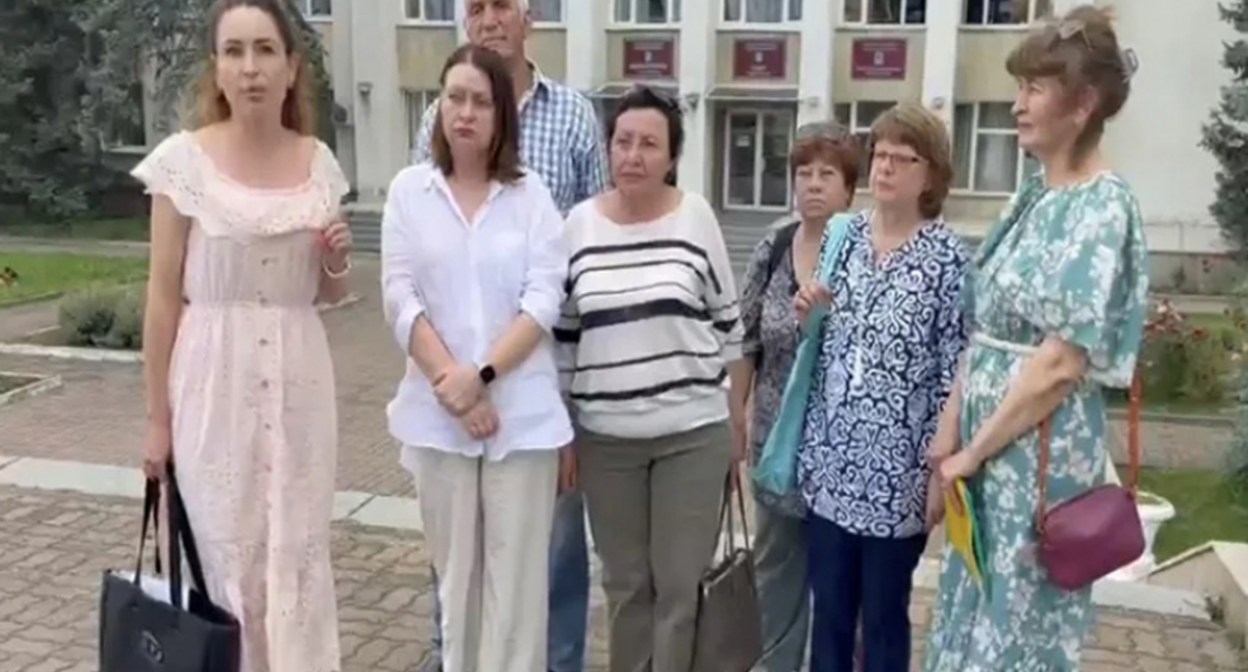 A still from a video message from Lermontov residents protesting the city administration's green space development plan. Photo: Bloknot-Stavropol / VKontakte A still from a video message from Lermontov residents protesting the city administration's green space development plan. Photo: Bloknot-Stavropol / VKontakte