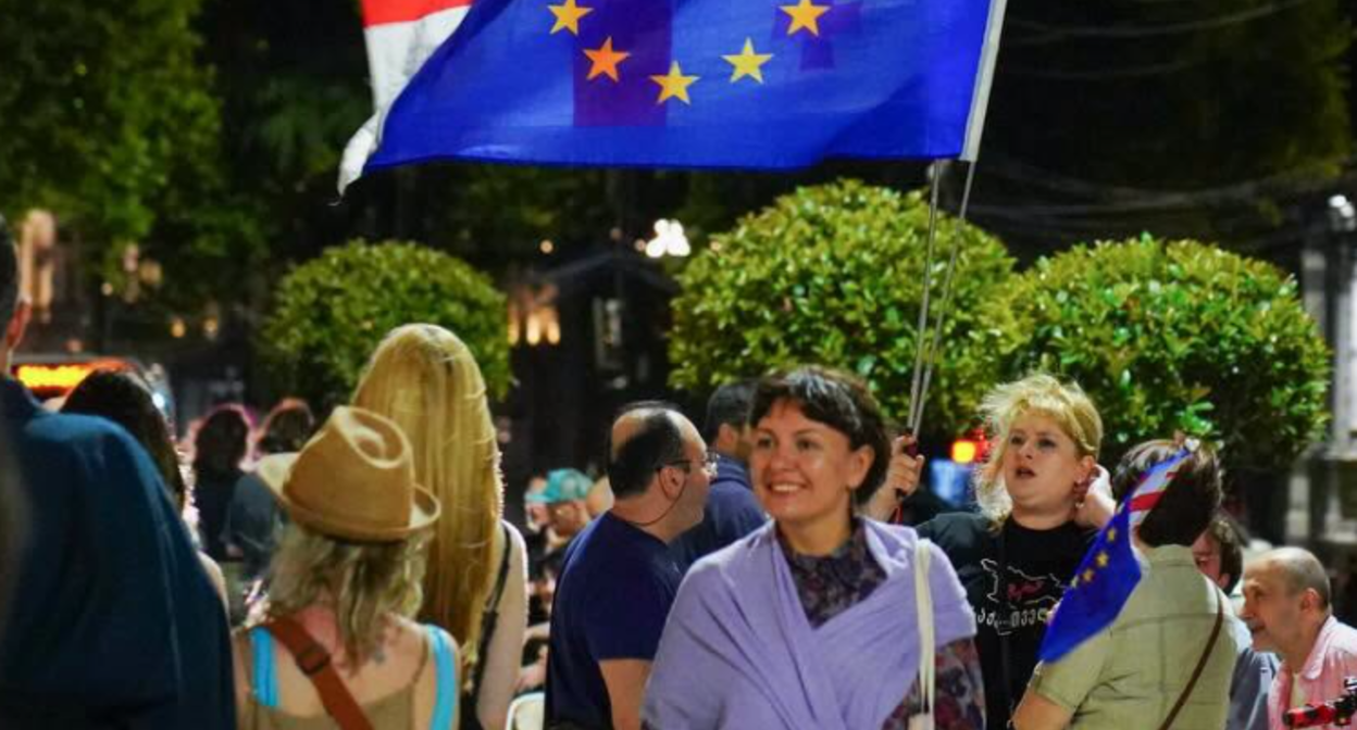 Protesters outside the Georgian Parliament. Screenshot of a photo by Mo Se from June 21, 2026, https://www.facebook.com/photo?fbid=4347579758890096&set=pcb.4347579905556748 (Meta, the company that owns the social network, is banned in Russia). Protesters outside the Georgian Parliament. Screenshot of a photo by Mo Se from June 21, 2026, https://www.facebook.com/photo?fbid=4347579758890096&set=pcb.4347579905556748 (Meta, the company that owns the social network, is banned in Russia).