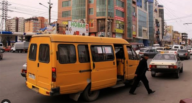 A minibus in Makhachkala. Photo: https://www.riadagestan.ru/ A minibus in Makhachkala. Photo: https://www.riadagestan.ru/