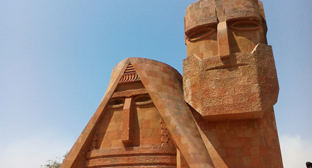 The "We and Our Mountains" monument. Photo: Merisargsyan. https://ru.wikipedia.org/