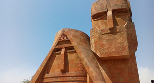 The "We and Our Mountains" monument. Photo: Merisargsyan. https://ru.wikipedia.org/