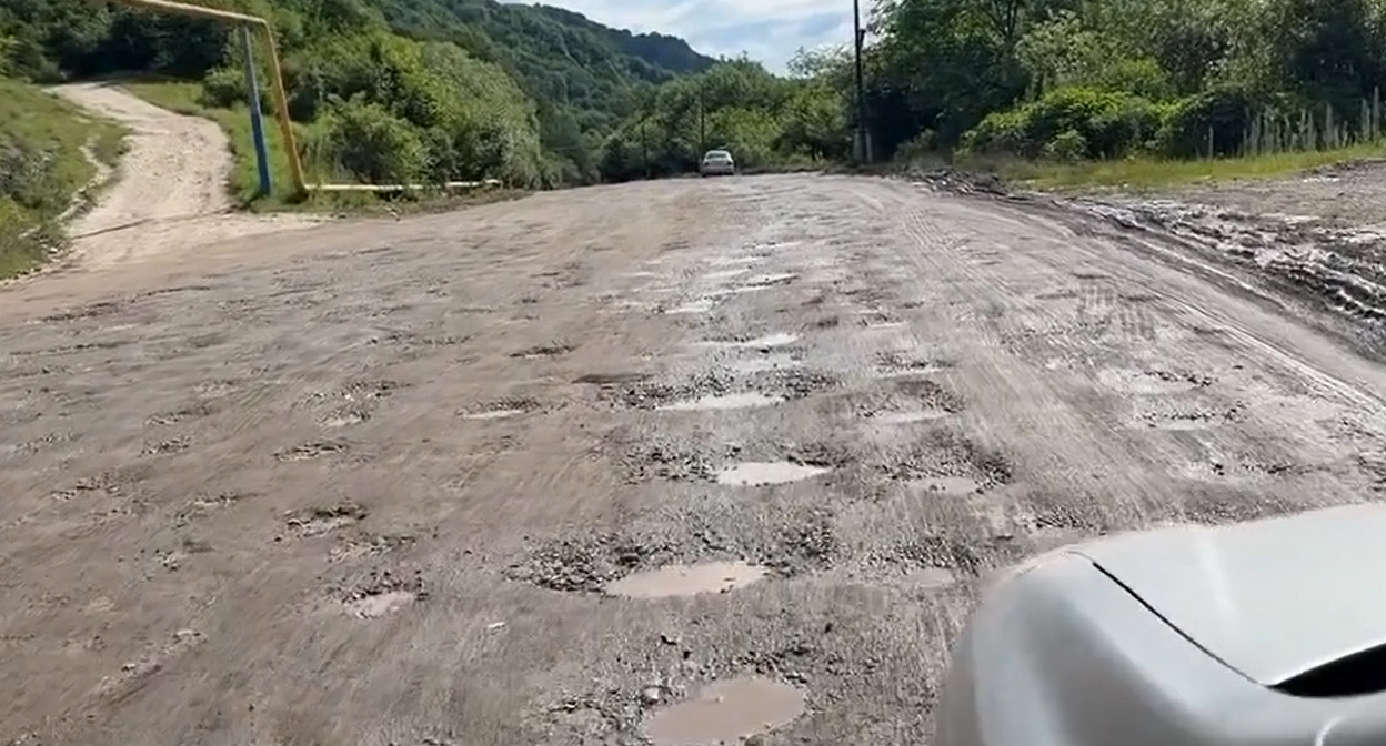 The road from the village of Lechinkai to Lower Chegem. Frame from the video https://www.instagram.com/_07_kbr/reel/DaSnbMlAm-H (the activities of the company Meta (which owns Facebook, Instagram, and WhatsApp) are banned in Russia) The road from the village of Lechinkai to Lower Chegem. Frame from the video https://www.instagram.com/_07_kbr/reel/DaSnbMlAm-H (the activities of the company Meta (which owns Facebook, Instagram, and WhatsApp) are banned in Russia)
