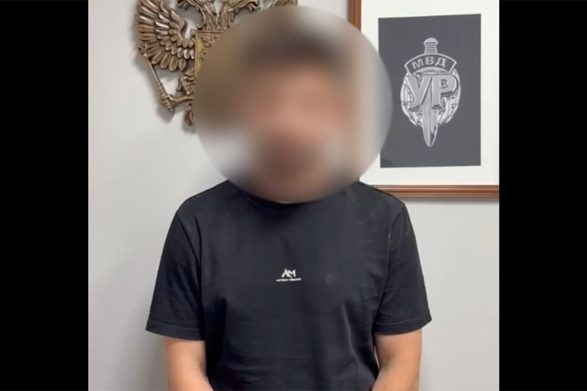 A resident of Chelyabinsk is publicly apologizing on camera. A frame from the video on the Telegram channel of the Krasnodar police – https://t.me/mvd23krasnodar/8057 A resident of Chelyabinsk is publicly apologizing on camera. A frame from the video on the Telegram channel of the Krasnodar police – https://t.me/mvd23krasnodar/8057