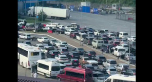 Traffic jam at the border with Abkhazia. Still frame from the video https://t.me/apsny/26475 from 11.07.26