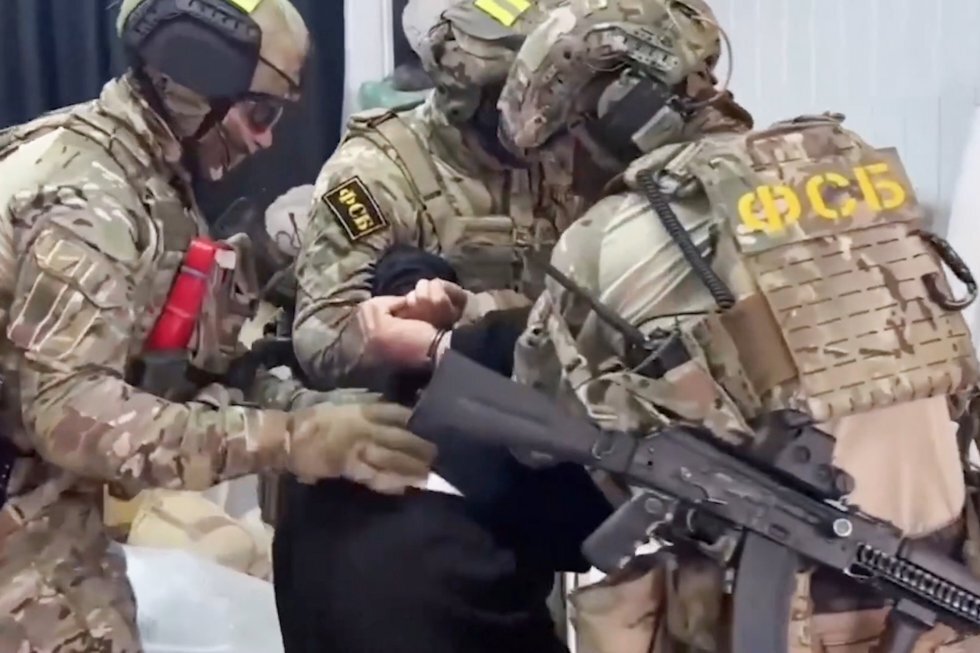 FSB officers detain the suspect. Photo: FSB of Russia FSB officers detain the suspect. Photo: FSB of Russia