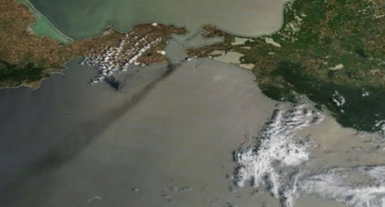 Pollution of the Bugaz Spit. Screenshot from the "Transparent World" project, https://t.me/twrussia/6295?single Pollution of the Bugaz Spit. Screenshot from the "Transparent World" project, https://t.me/twrussia/6295?single