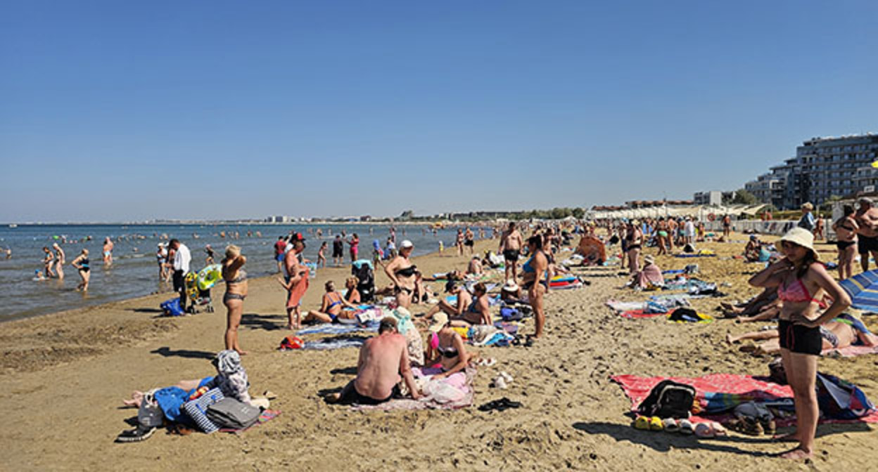 Beach in Anapa. Photo: https://vk.ru/seaoz?z=photo-145347798_457423401%2Fwall-145347798_307608 Beach in Anapa. Photo: https://vk.ru/seaoz?z=photo-145347798_457423401%2Fwall-145347798_307608