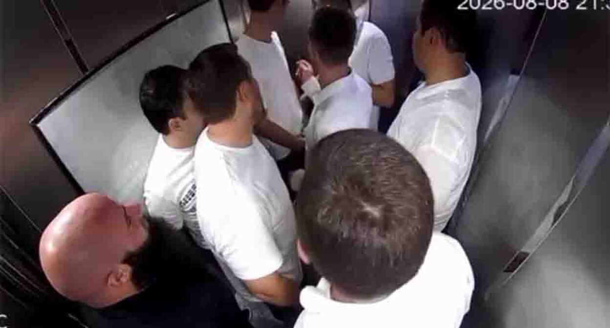 Lift passengers in the Makhachkala high-rise. Frame from the video on the page https://www.instagram.com/p/DbzK8ZzsrB0 (the activities of the company Meta (which owns Facebook, Instagram, and WhatsApp) are banned in Russia) Lift passengers in the Makhachkala high-rise. Frame from the video on the page https://www.instagram.com/p/DbzK8ZzsrB0 (the activities of the company Meta (which owns Facebook, Instagram, and WhatsApp) are banned in Russia)