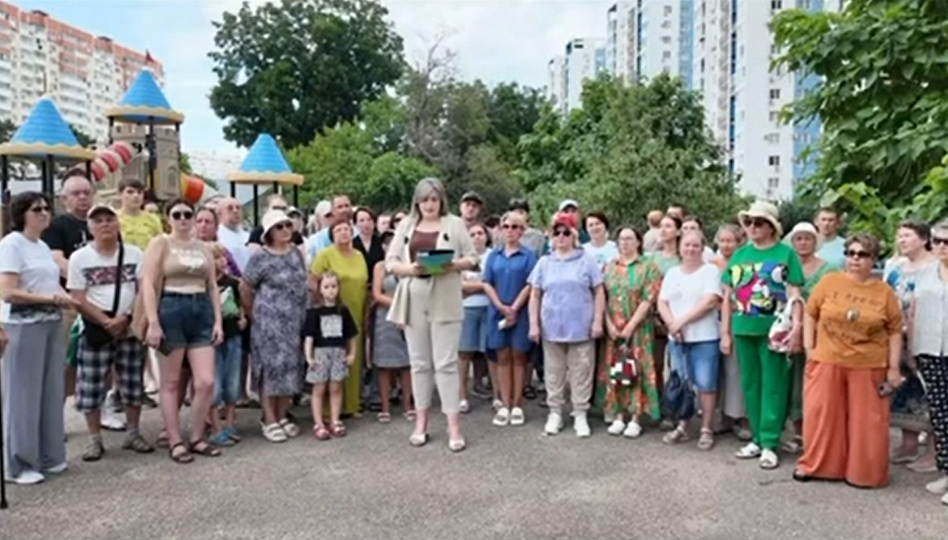 Residents of the Krasnodar residential complex "Legenda" are recording a video appeal to Putin. Frame from the video https://t.me/typodar/62727 Residents of the Krasnodar residential complex "Legenda" are recording a video appeal to Putin. Frame from the video https://t.me/typodar/62727
