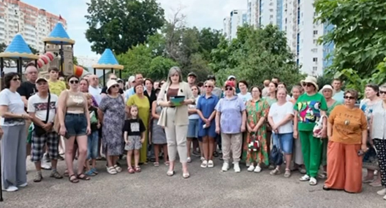 Residents of the Krasnodar residential complex "Legenda" are recording a video appeal to Putin. Frame from the video https://t.me/typodar/62727 Residents of the Krasnodar residential complex "Legenda" are recording a video appeal to Putin. Frame from the video https://t.me/typodar/62727