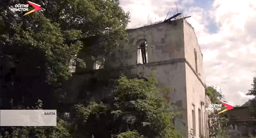 The building of the post station in the village of Balta. Frame from the video of the "Ossetia-Iriston" TV channel - https://iryston.tv The building of the post station in the village of Balta. Frame from the video of the "Ossetia-Iriston" TV channel - https://iryston.tv