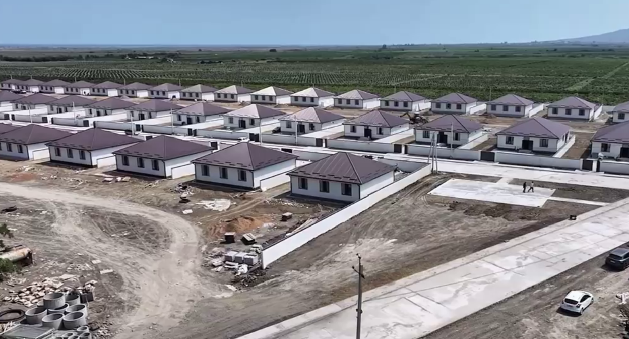New microdistrict in Mamedkala. A still from the video of the Derbent district administration from 26.08.26, https://t.me/glava_derbent_rayona/1695