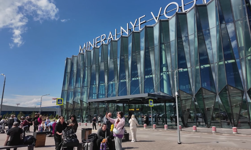 Mineralnye Vody Airport, where Valery Khatazhukov faced a check. A still from a video from the airport card on the "Yandex.Maps" service. Mineralnye Vody Airport, where Valery Khatazhukov faced a check. A still from a video from the airport card on the "Yandex.Maps" service.