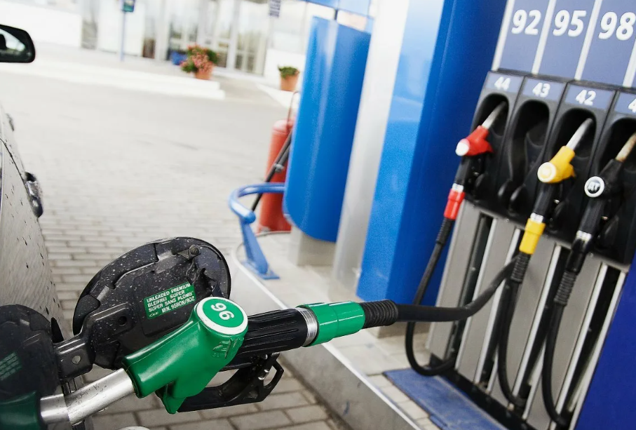 At the gas station. Screenshot of the photo https://novostipmr.com/ru/content/povyshenie-mirovykh-cen-na-neft-privelo-k-rostu-cen-na-toplivo-v-pmr At the gas station. Screenshot of the photo https://novostipmr.com/ru/content/povyshenie-mirovykh-cen-na-neft-privelo-k-rostu-cen-na-toplivo-v-pmr