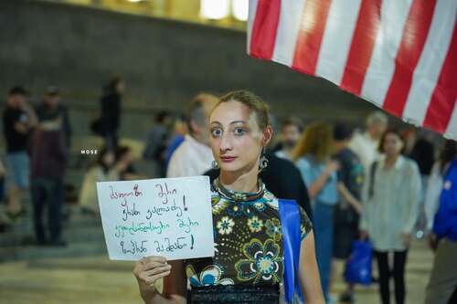 Protesters welcome pardoned activist Saba Jikia back to the Tbilisi rally on day 642
