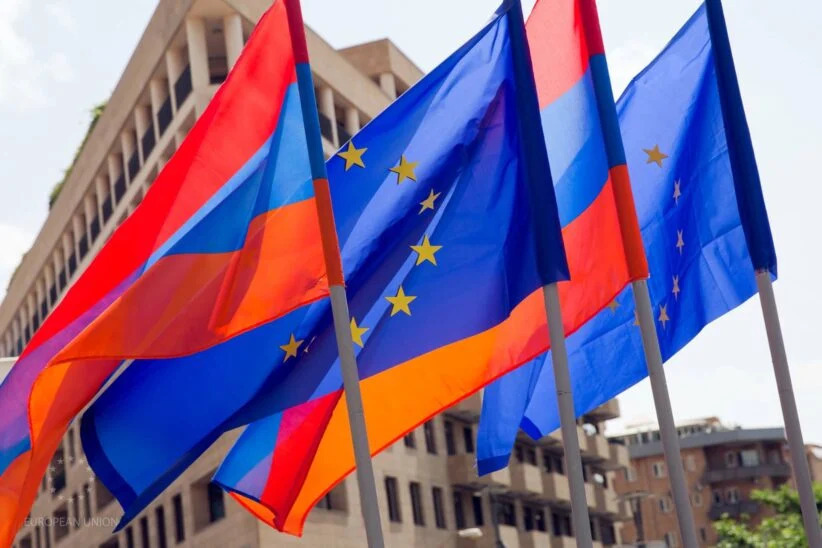 Flags of the EU and Armenia. Photo: https://armeniatoday.am/economica/1123831/ Flags of the EU and Armenia. Photo: https://armeniatoday.am/economica/1123831/
