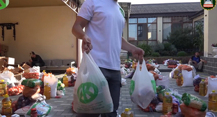 Food assistance from the Kadyrov Foundation. Frame from a video on the YouTube channel of the Grozny mayor's office - https://www.youtube.com/watch?v=qVHL7hbVkQ0