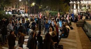 Protesters outside the Tbilisi parliament. Photo: Mindia Gabadze / Publika