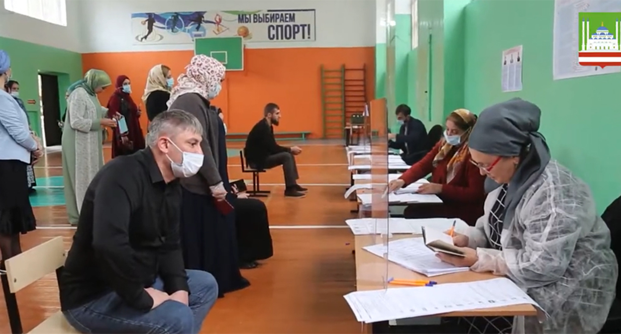 At the polling station. A frame from a video on the YouTube channel of the Grozny administration - https://www.youtube.com/watch?v=lHpK4TKhbOE At the polling station. A frame from a video on the YouTube channel of the Grozny administration - https://www.youtube.com/watch?v=lHpK4TKhbOE
