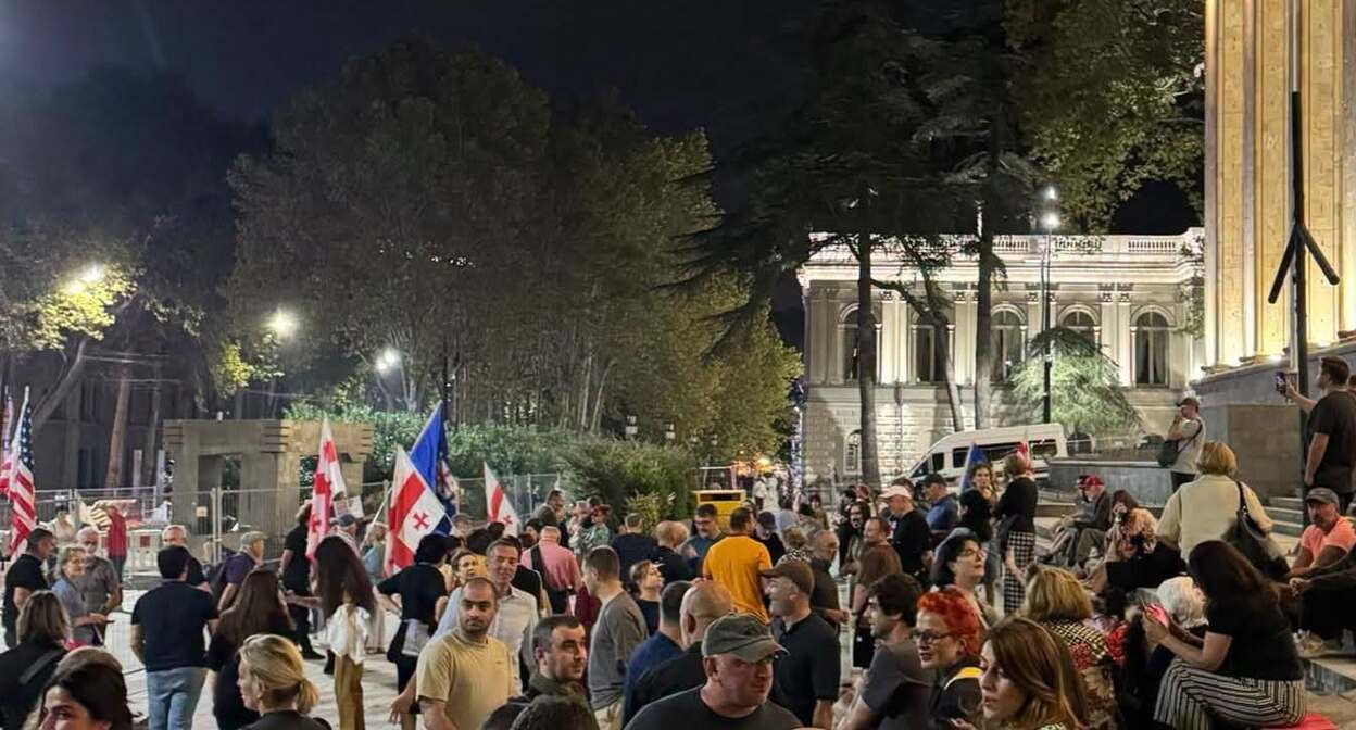 Protesters outside the Parliament of Georgia, September 17. Photo: Giorgi Mumladze / Facebook*
